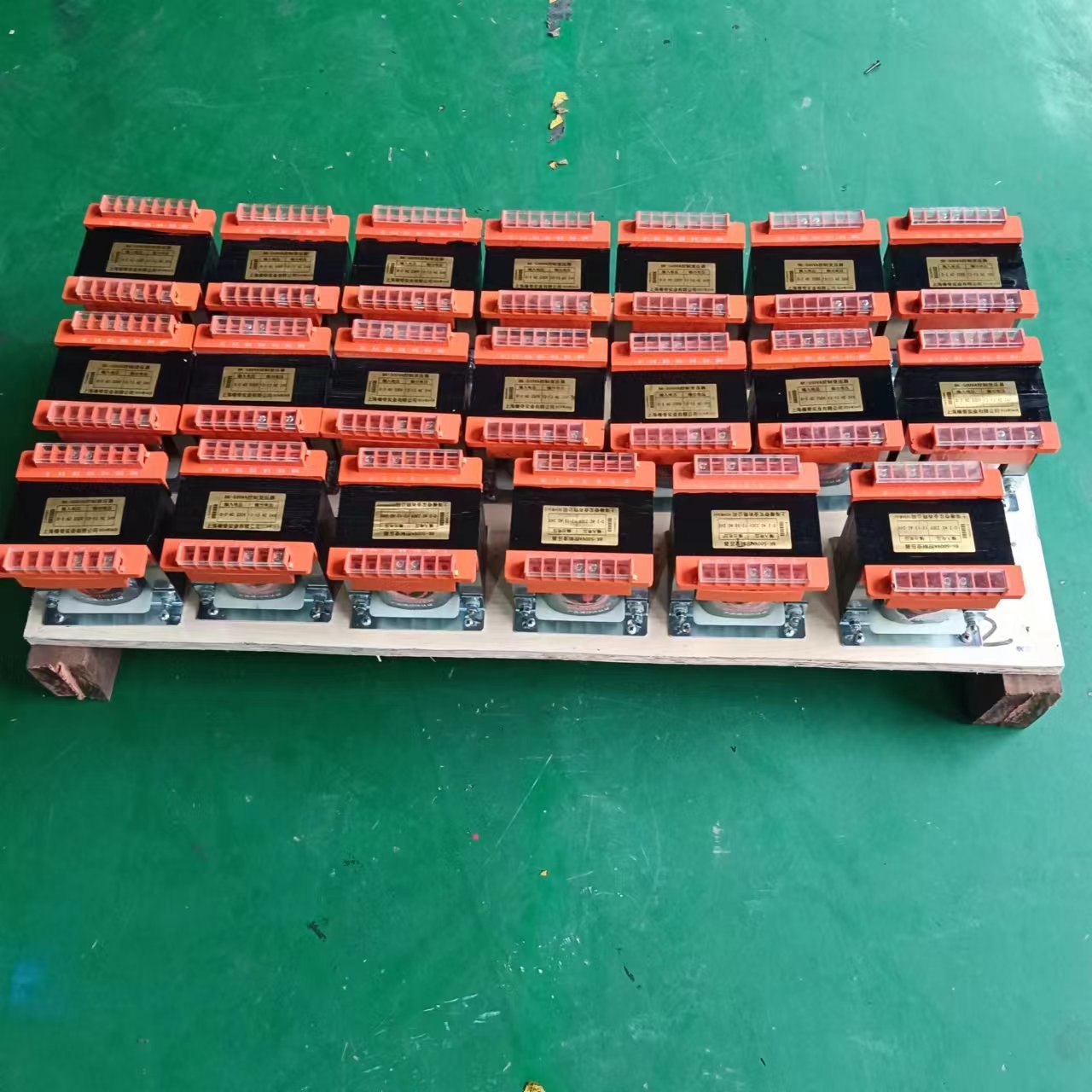 JBK1 seriyalı birfazalı ayırıcı transformator, dəzgah idarəetməsi üçün 40VA, avtomatlaşdırma üçün 2KW, 220V idarəetmə transformatoru